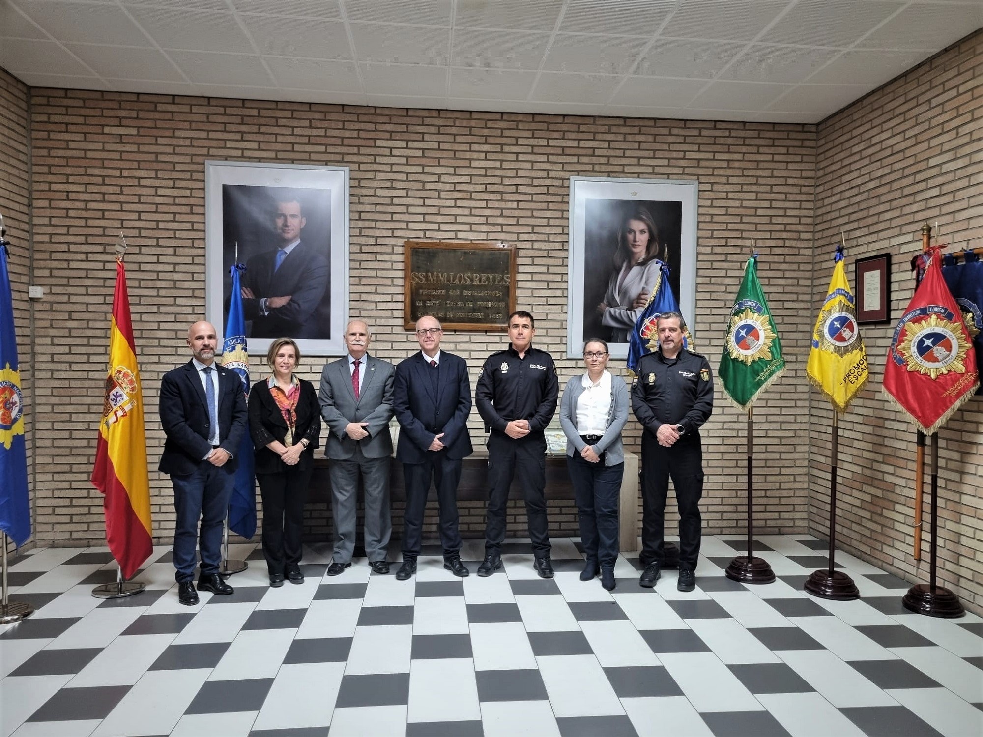 Miembros de la Comisión Mixta de Seguimiento en foto de familia.